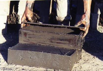 Adobe de 40 × 17 × 10 cm.