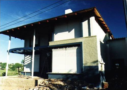 Casa Sierra-Carrere en Salto: arquitectura de tierra en Adobe, Salto
