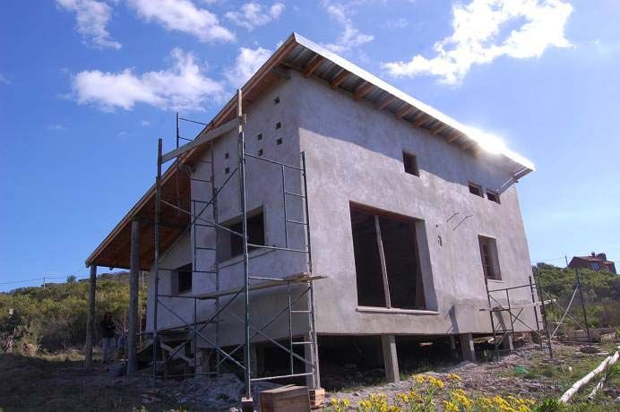 Vista de la casa ya revocada.