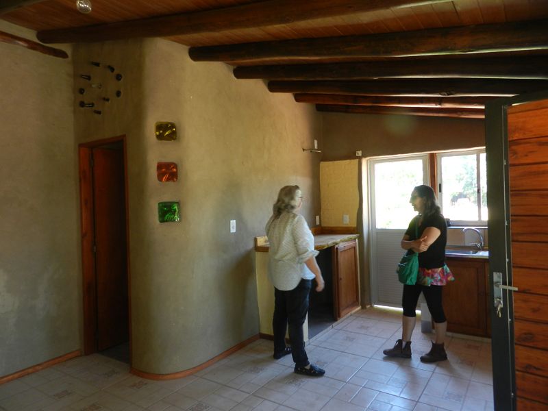 Interior dos capas de revoque de arcilla.