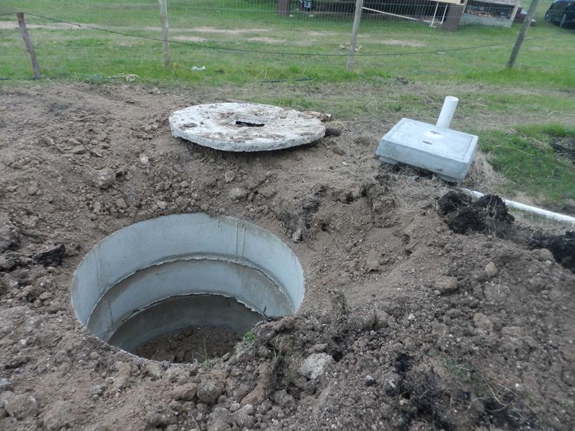 Inicio de colocación de cámara séptica y sus ventilaciones según norma.