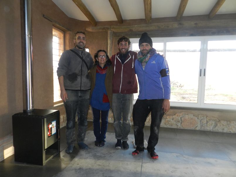 Luciano Davyt, Rosario Etchebarne y parte del equipo de obra (Santi y Nacho)