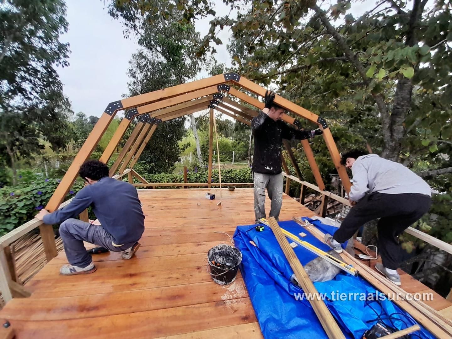 Se arman los arcos diseñados según el módulo del chapon cada 61 cm.