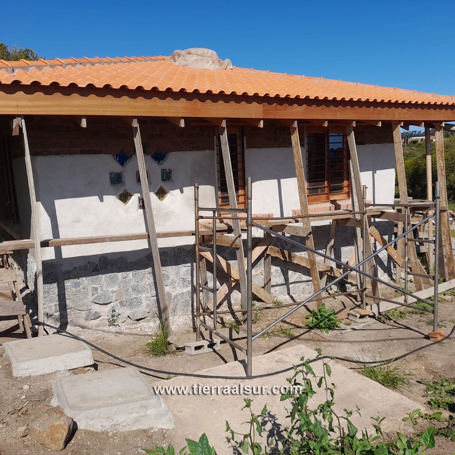 Revoques de arcilla, de cal, pinturas de cal, jabelga